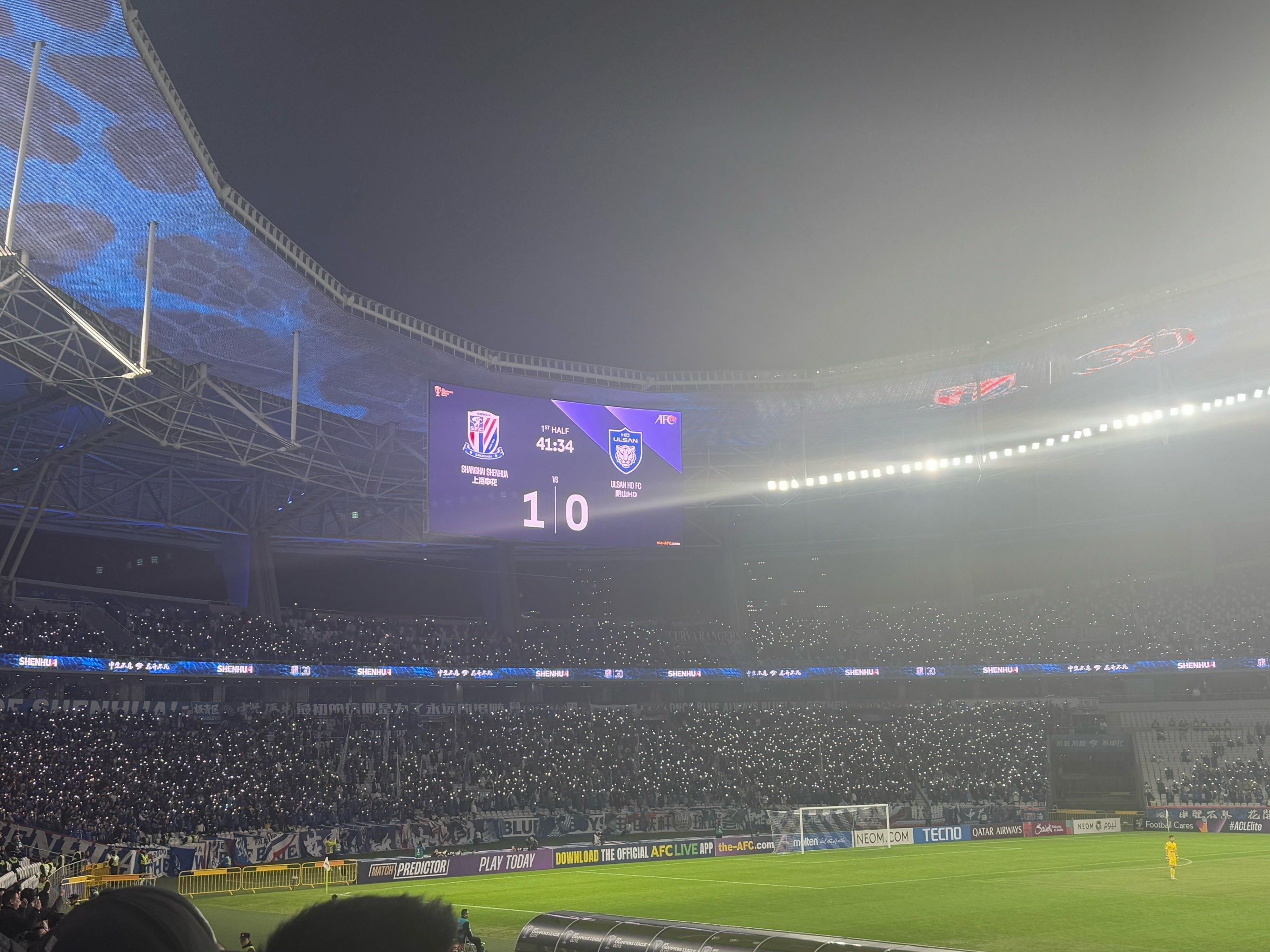 欧预赛比赛全力拼搏，球场激情迸发的简单介绍