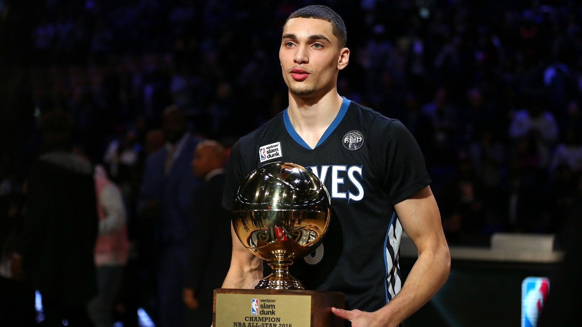 布伦森完美演出,活塞防线在他面前如纸糊,76人主场黯然失色