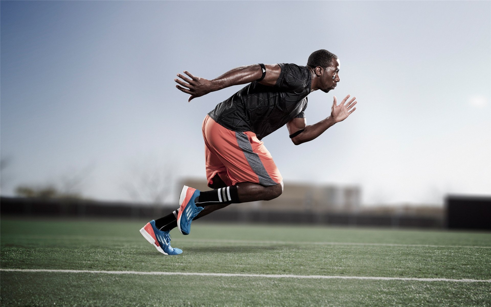 德甲争冠战焦点战,南非龙卷风冲垮那不勒斯,足球世界的意外启示